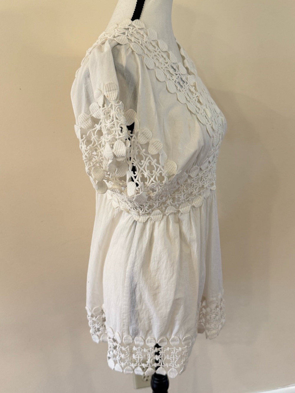 Gracia White Embroidered V-Neck Tunic Top size small - Picture 2 of 6